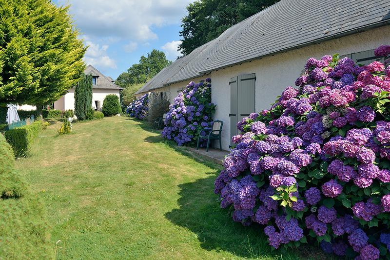 Hotel Restaurant Les Coquelicots, The Originals Relais Saint-Pardoux-l'Ortigier Exterior photo